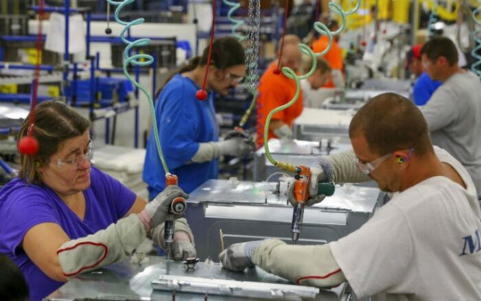México, con bajo crecimiento en salarios del sector manufacturero