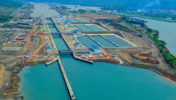 Canal de Panamá levanta  restricciones para carga de gas natural