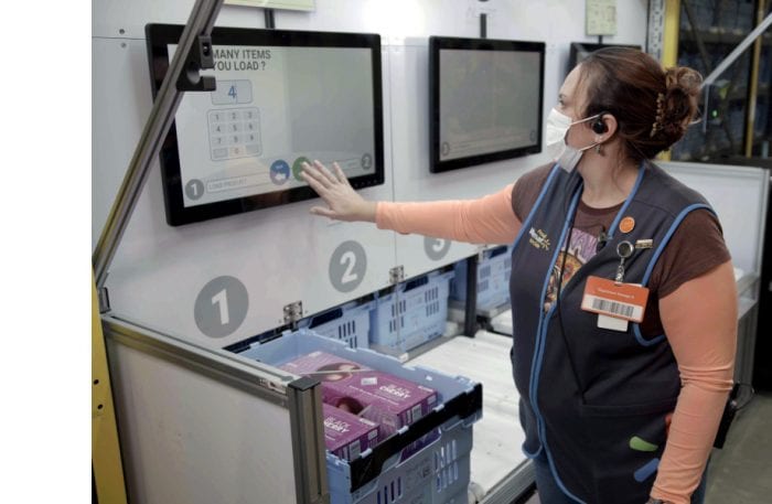 Walmart trabaja en centros logísticos automatizados al interior de sus tiendas de Estados Unidos