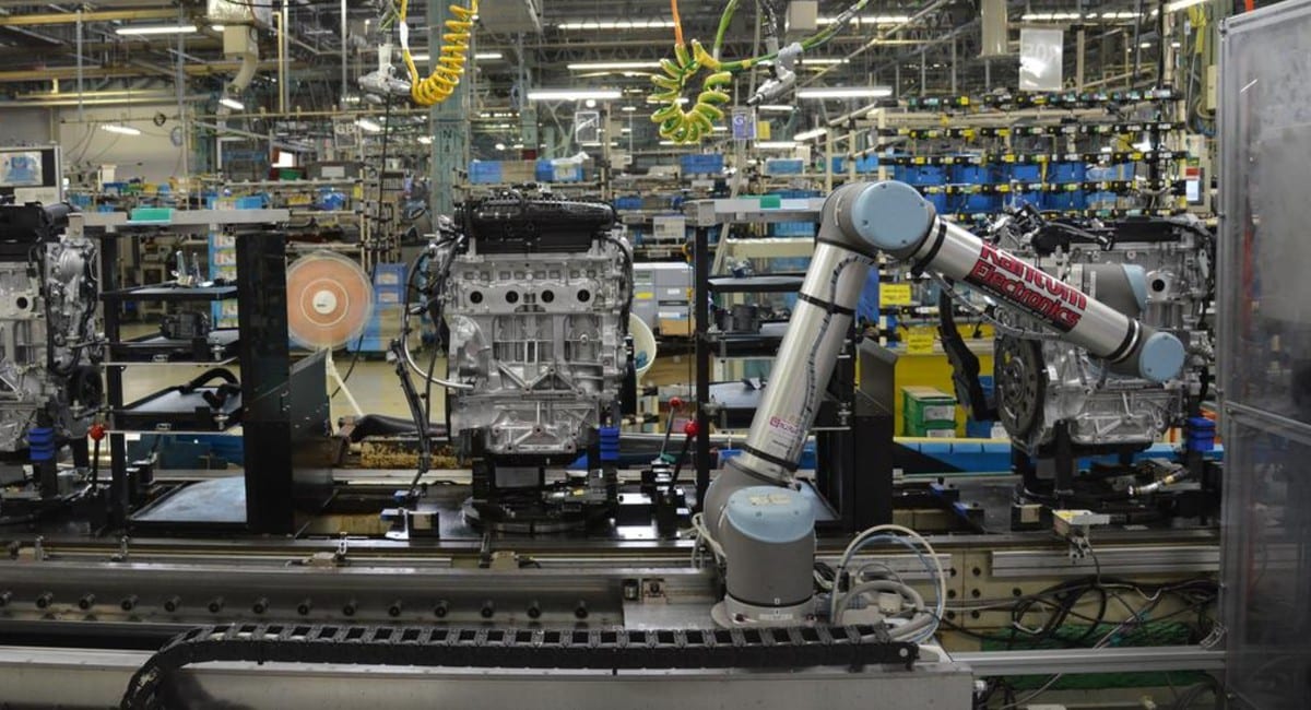 Robots industriales: 6 ejemplos de su implementación en el sector de fabricación automotriz