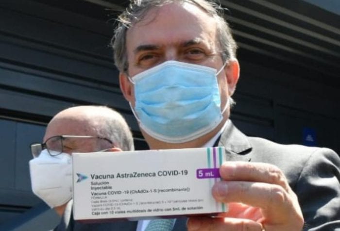Presentan la primera vacuna contra Covid-19 envasada en México