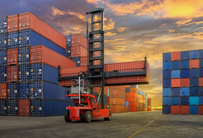 Costos de transportación marítima aumentan 500% por la crisis de contenedores