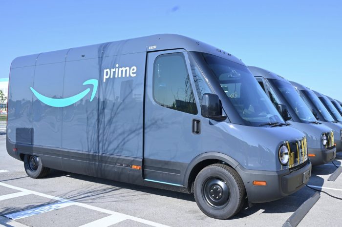 Amazon expande red de vans eléctricas a 100 ciudades de EU