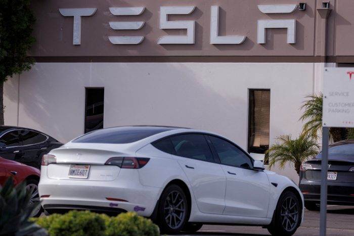 Tesla “tiene dos posibilidades” para llegar a México: AMLO