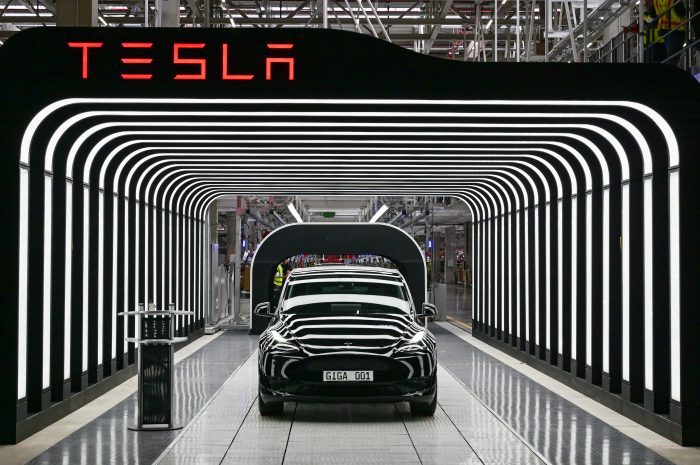 México espera que Tesla anuncie pronto decisión de invertir en el país: canciller Ebrard