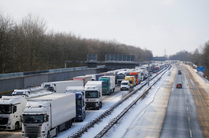 Camiones de carga pesada deben reducir 90% sus emisiones para 2040: Unión Europea