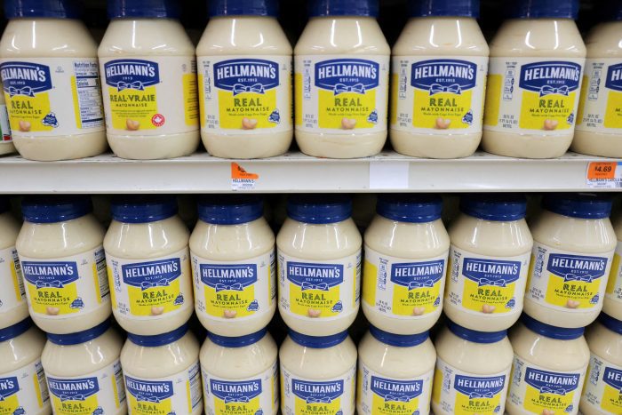Por aumento en costos de envío, Unilever suspende venta de mayonesa Hellmann’s en Sudáfrica